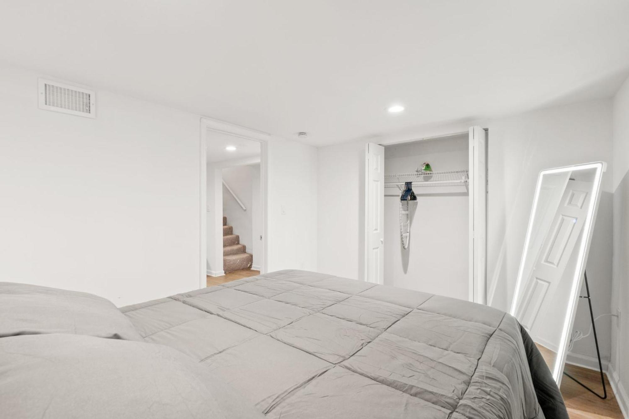 Negin 2903 - Basement Unit Apartment วอชิงตัน ภายนอก รูปภาพ